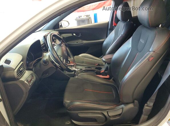 KMHTG6AF0KU011196 2019 HYUNDAI VELOSTER White Вид салону спереду