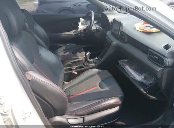 KMHTH6ABXKU009126 2019 HYUNDAI VELOSTER White Front interior view