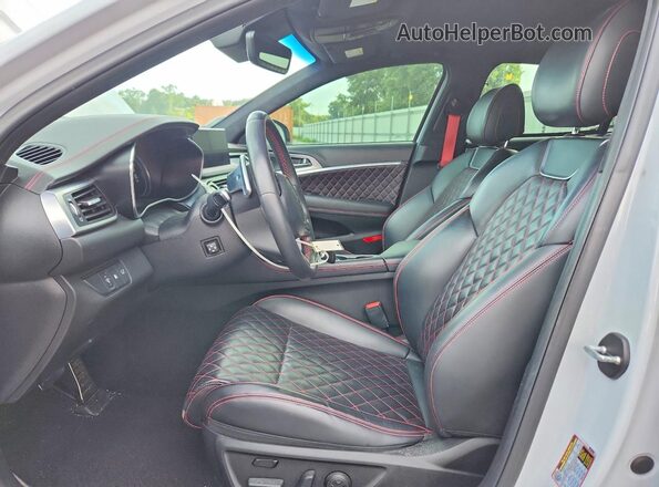 KMTG54TEXPU104935 2023 GENESIS G70 Серебряный Вид салона спереди
