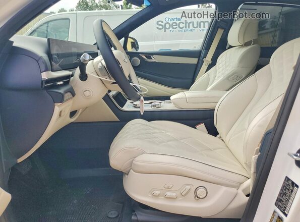KMUHEESC4TU314768 2026 GENESIS GV80 White Widok wnętrza z przodu