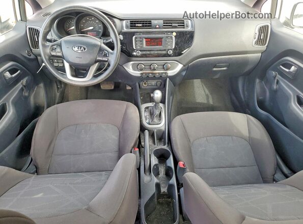 KNADM4A30H6049761 2017 KIA RIO White Вид панелі приладів