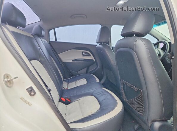 KNADM4A31H6063121 2017 KIA RIO White უკანა სავარძლების ხედი