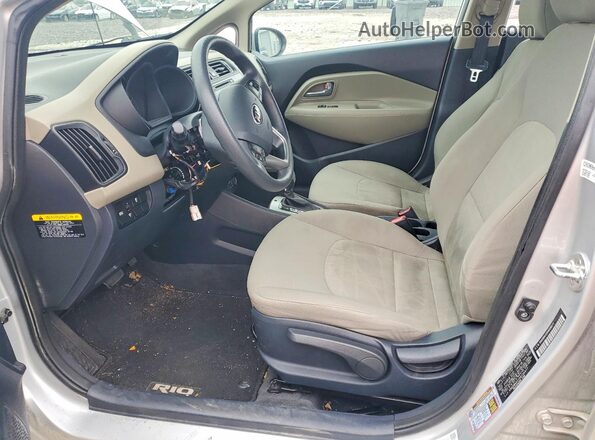 KNADM4A31H6106677 2017 KIA RIO Silver Սալոնի դիմացի տեսք