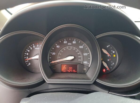 KNADM4A31H6106677 2017 KIA RIO Silver Սարքավորումների վահանակի տեսք