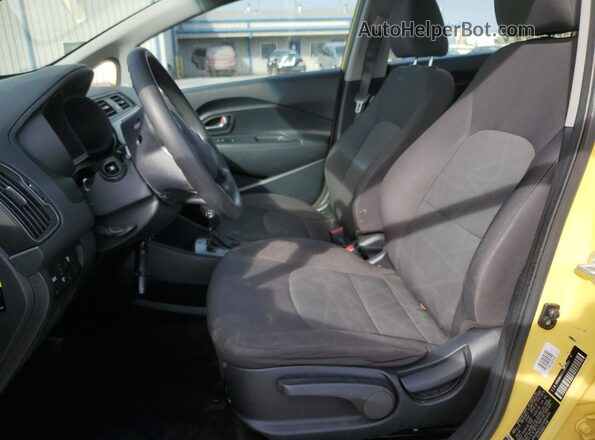 KNADM4A32G6000883 2016 KIA RIO Yellow Front interior view