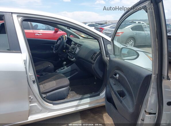 KNADM4A32G6548186 2016 KIA RIO Silver Vista interior delantera