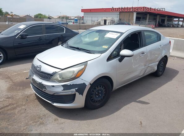 KNADM4A32G6548186 2016 KIA RIO Silver Vista tres cuartos delantera izquierda