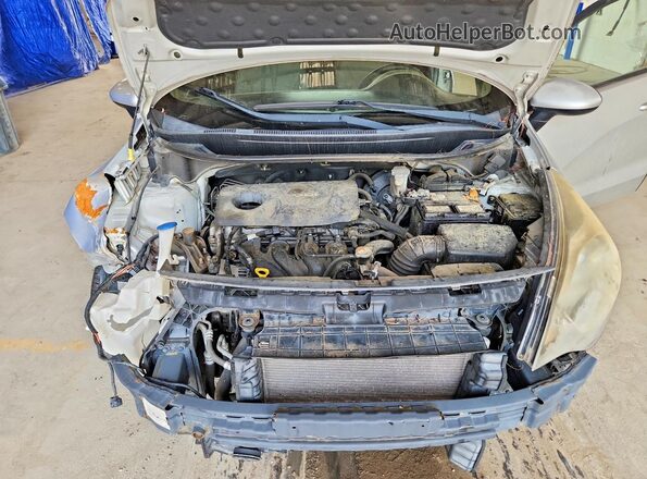 KNADM4A34G6553227 2016 KIA RIO Серебряный Вид задней части салона