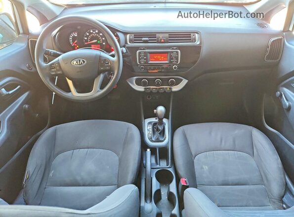 KNADM4A34G6637063 2016 KIA RIO Silver Вид панелі приладів