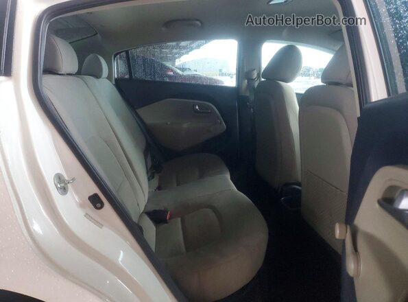 KNADM4A34G6638231 2016 KIA RIO White Вид задньої частини салону