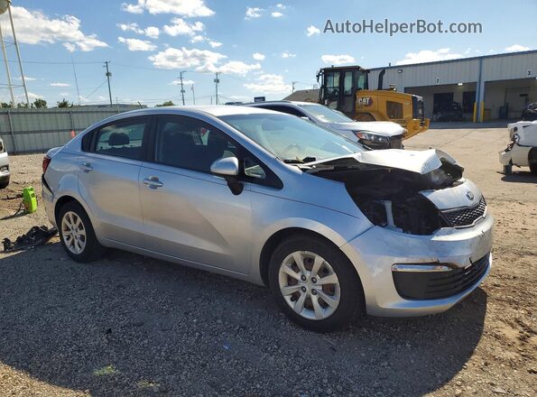 KNADM4A35H6028694 2017 KIA RIO Silver Front right