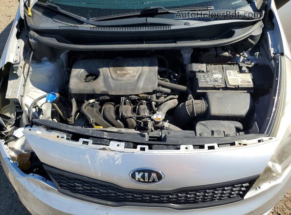 KNADM4A35H6028694 2017 KIA RIO Silver Rear interior view