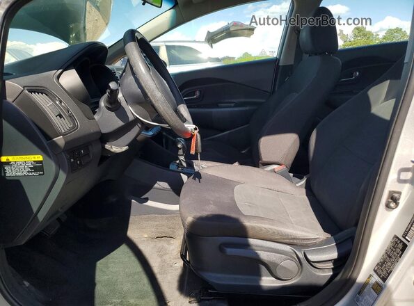KNADM4A35H6028694 2017 KIA RIO Silver Front interior view