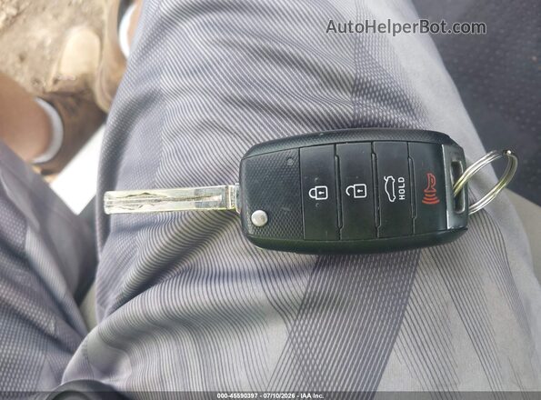 KNADM4A36G6659453 2016 KIA RIO White Vista del salpicadero