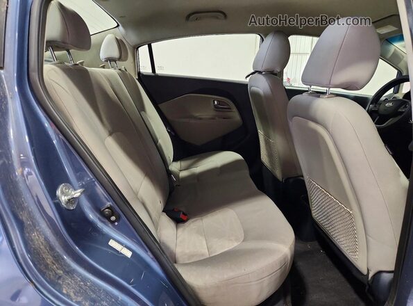 KNADM4A37G6604980 2016 KIA RIO Blue Vista de los asientos traseros
