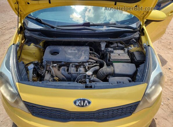KNADM4A37G6684071 2016 KIA RIO Yellow Vista interior trasera