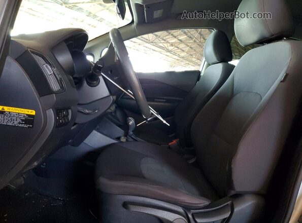 KNADM4A37H6025795 2017 KIA RIO Silver Front interior view