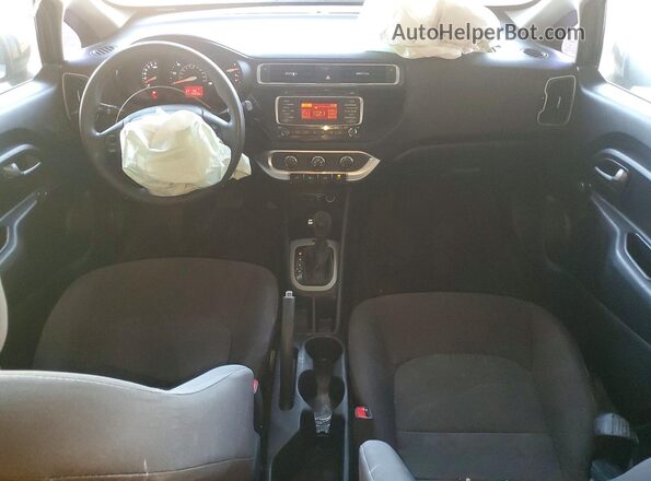 KNADM4A37H6025926 2017 KIA RIO Black Widok deski rozdzielczej