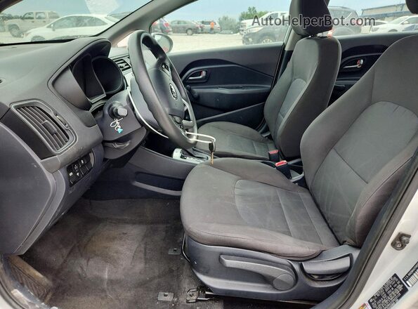 KNADM4A37H6035128 2017 KIA RIO Silver Front interior view