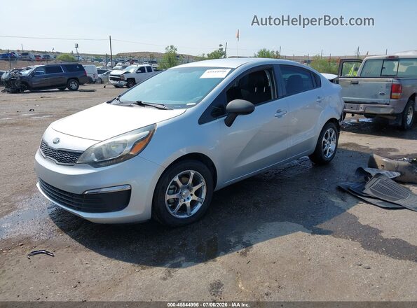 KNADM4A38G6674987 2016 KIA RIO Silver Vista tres cuartos delantera izquierda