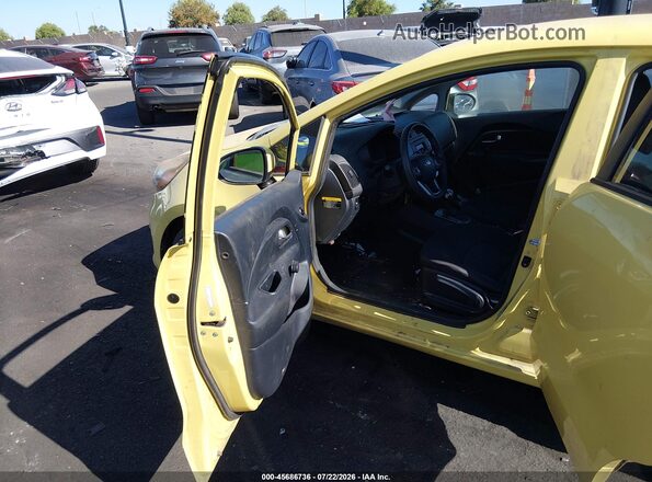 KNADM4A38G6675170 2016 KIA RIO Yellow Սալոնի դիմացի տեսք