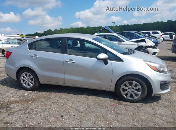 KNADM4A39G6554485 2016 KIA RIO Серебряный Вид задней части салона