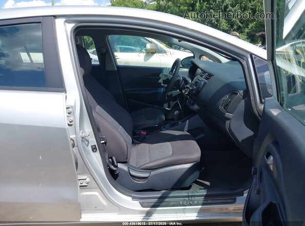 KNADM4A3XG6639416 2016 KIA RIO Silver Вид салону спереду