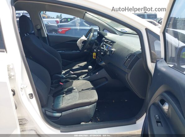 KNADM5A34G6579302 2016 KIA RIO White Front interior view