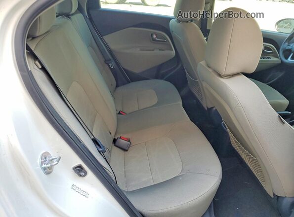 KNADM5A3XG6600329 2016 KIA RIO White Widok tylnych siedzeń