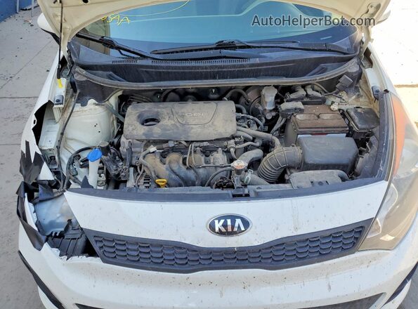 KNADM5A3XG6600329 2016 KIA RIO White Widok wnętrza z tyłu