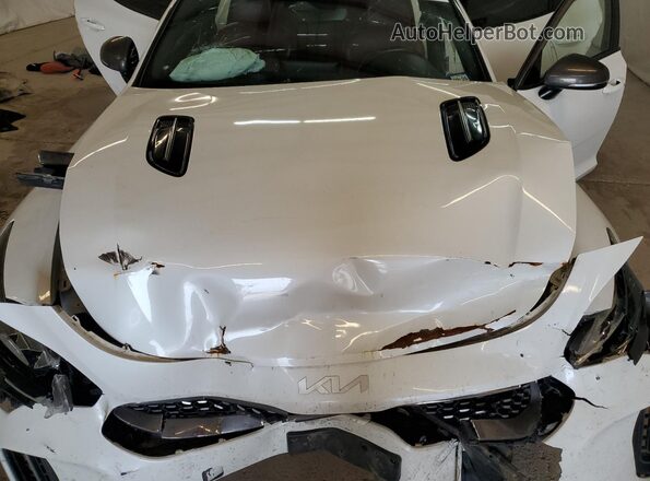 KNAE35LD2N6117833 2022 KIA STINGER White 