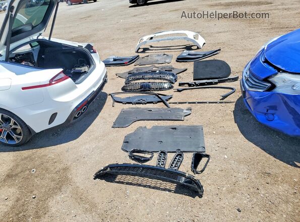 KNAE55LC2J6035113 2018 KIA STINGER White Engine compartment view
