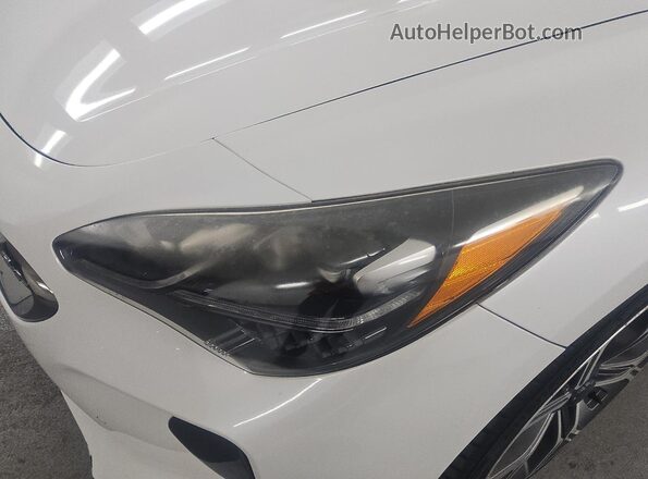 KNAE55LC9J6035528 2018 KIA STINGER White Սալոնի 360 աստիճան տեսք