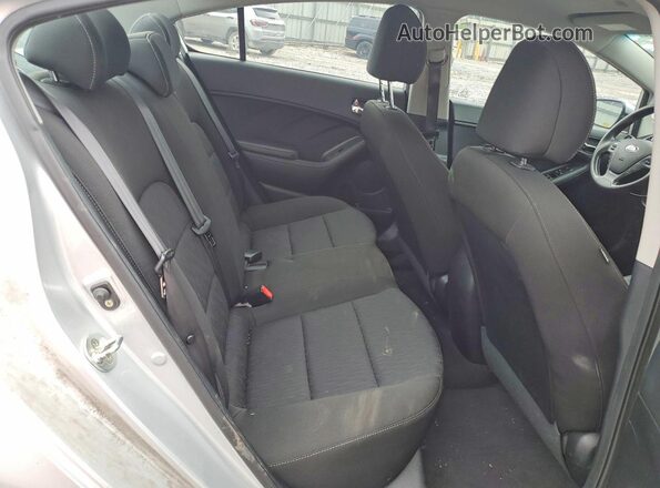 KNAFK4A62G5604352 2016 KIA FORTE Silver Vista de los asientos traseros