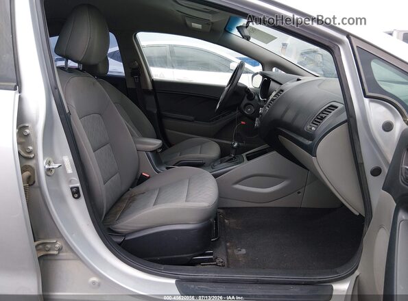 KNAFK4A63G5555243 2016 KIA FORTE Silver Vista interior delantera