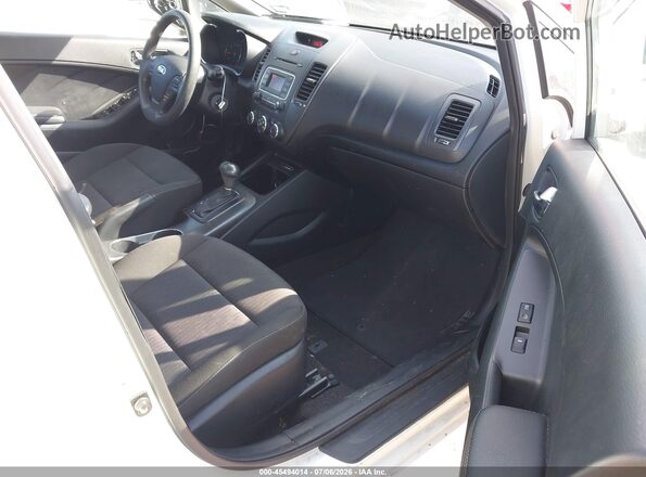 KNAFK4A63G5585732 2016 KIA FORTE Белый Вид салона спереди