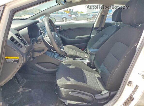 KNAFK4A63G5603520 2016 KIA FORTE Белый Вид салона спереди