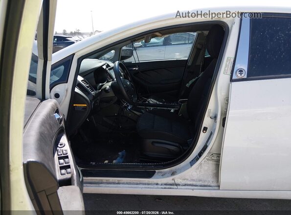 KNAFK4A66G5584932 2016 KIA FORTE White Vista interior delantera