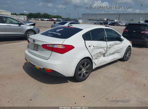KNAFK4A66G5584932 2016 KIA FORTE White Trasero derecho