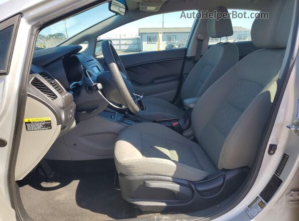 KNAFK4A6XG5543154 2016 KIA FORTE Серебряный Вид салона спереди