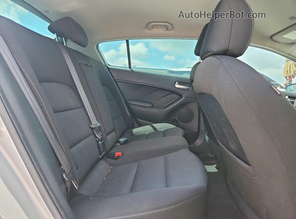 KNAFK5A89H5668736 2017 KIA FORTE Серебряный Вид задних сидений