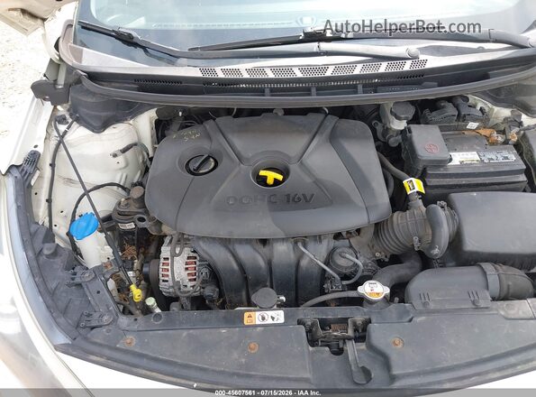 KNAFX4A67G5491998 2016 KIA FORTE Белый Вид сзади