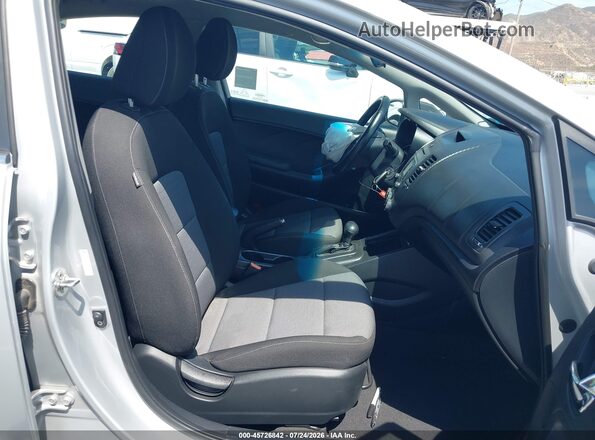 KNAFX4A80G5463137 2016 KIA FORTE Silver Widok wnętrza z przodu