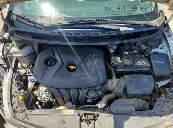 KNAFX4AG8G5520165 2016 KIA FORTE Silver Widok wnętrza z tyłu
