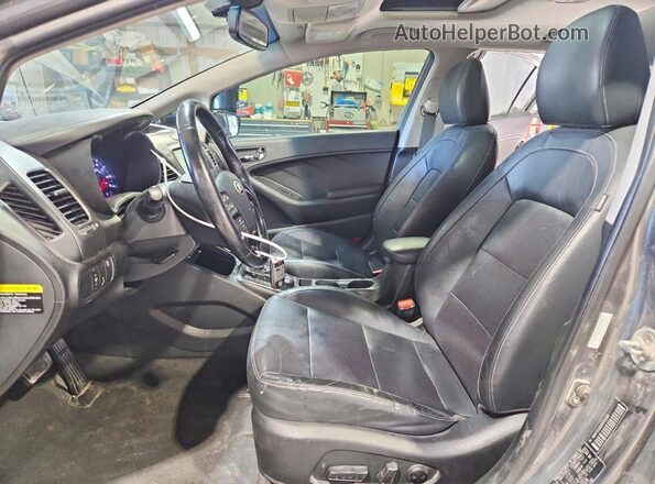 KNAFX5A81H5721138 2017 KIA FORTE Gray Vista interior delantera