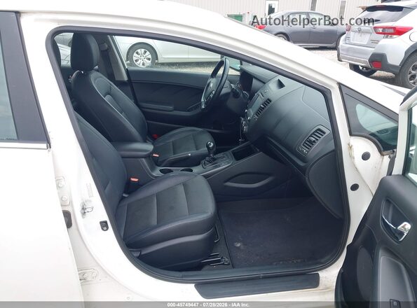KNAFZ4A89G5551226 2016 KIA FORTE White Vista interior delantera