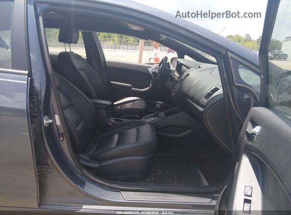 KNAFZ5A30G5636398 2016 KIA FORTE Gray Front interior view