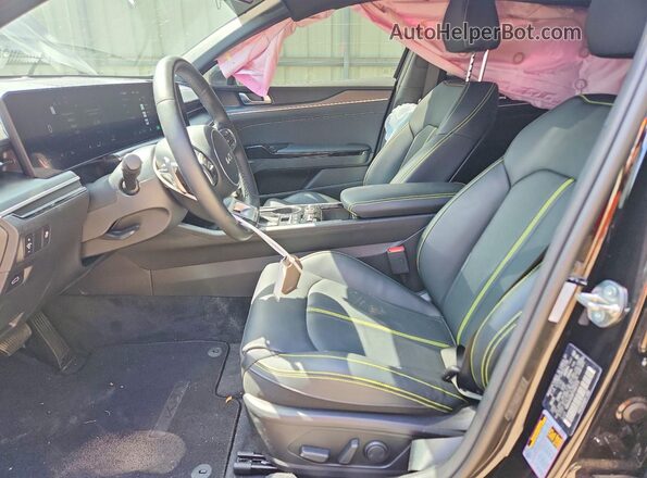 KNAG44J83T5437171 2026 KIA K5 Black Vista interior delantera