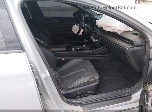 KNAG44J84T5404969 2026 KIA K5 Gray Vista interior delantera