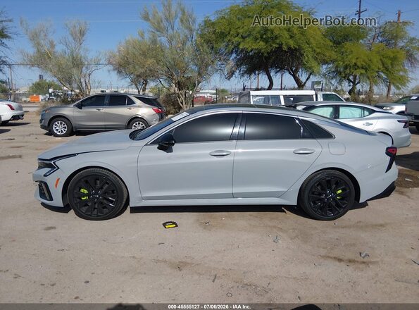 KNAG44J84T5404969 2026 KIA K5 Gray Vista interior trasera